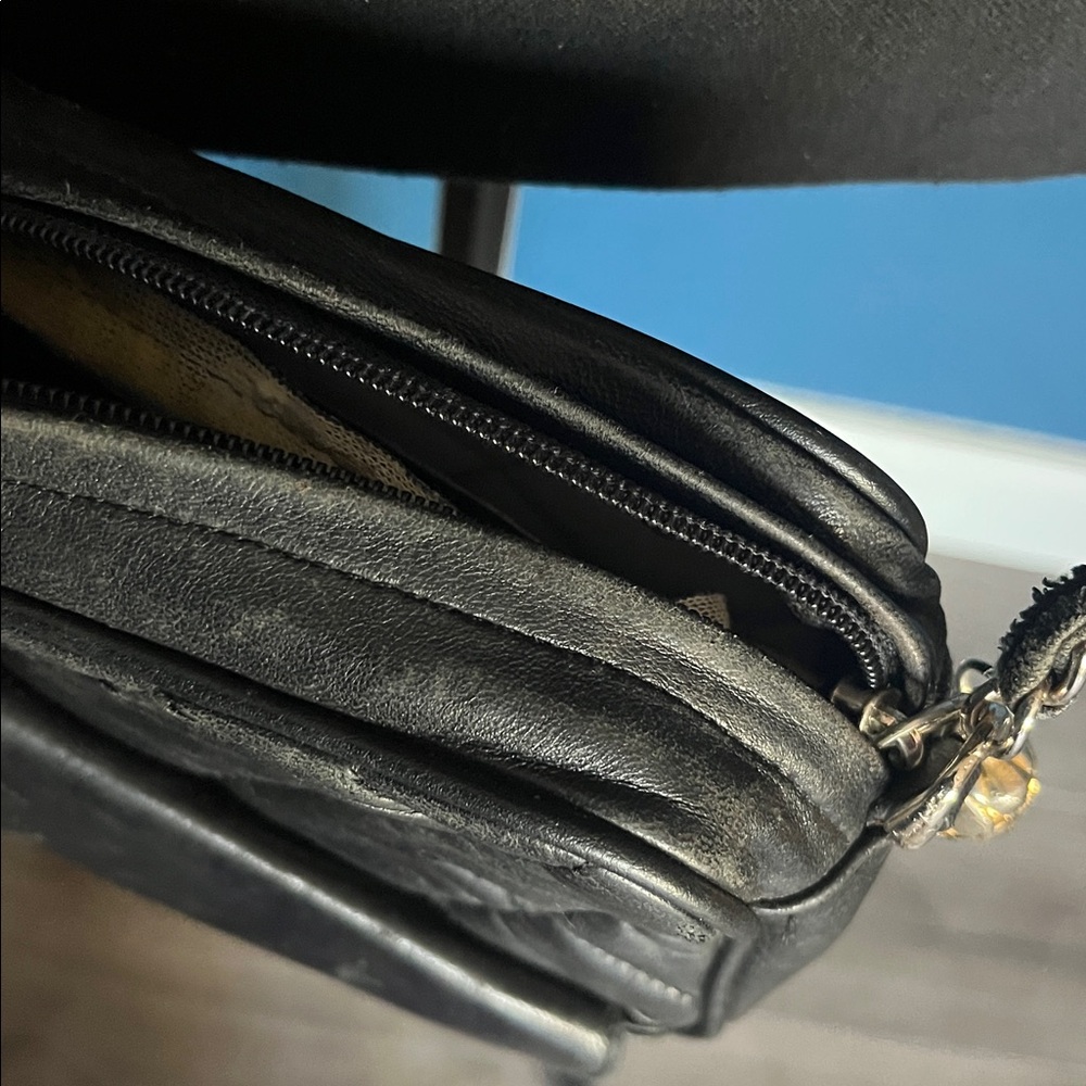 Inspired Leather Crossbody Bag - Picture 8 of 10